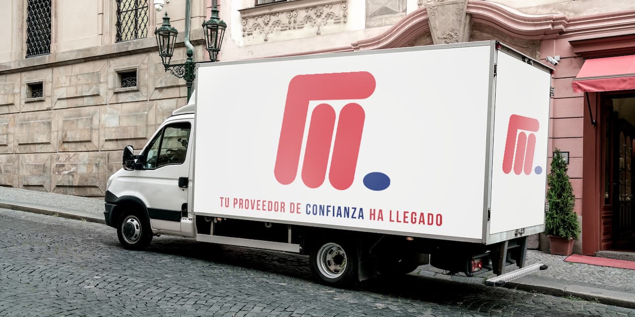 Camion de martinez leal en reparto de productos